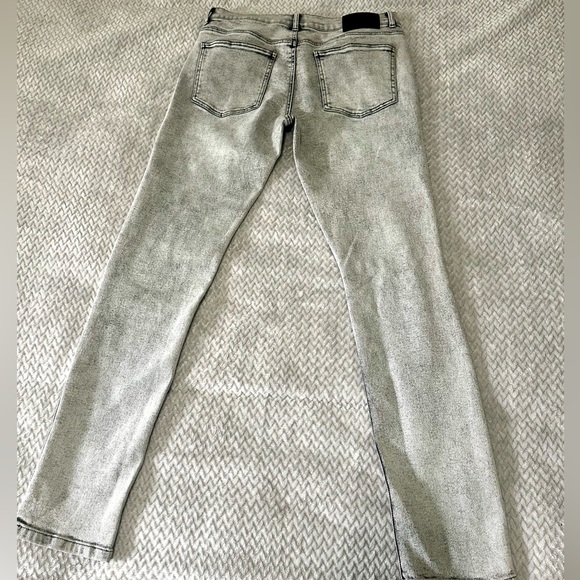 Forever 21 Men’s Black Ripped Skinny Jeans – Size 33, Stone Washed - Picture 2 of 4